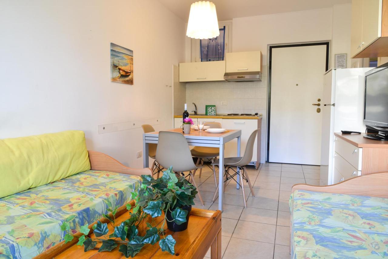Laura Aparthotel 3*