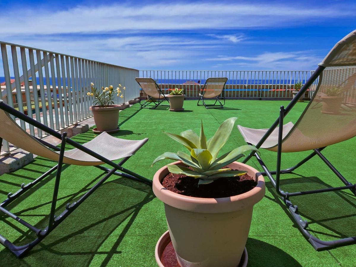 Aparthotel Laura 3*