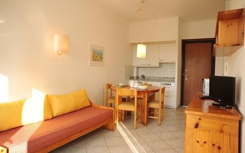 Aparthotel Laura 3*